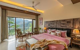 Perfectstayz Premium Seven Oaks Near Mall Road
